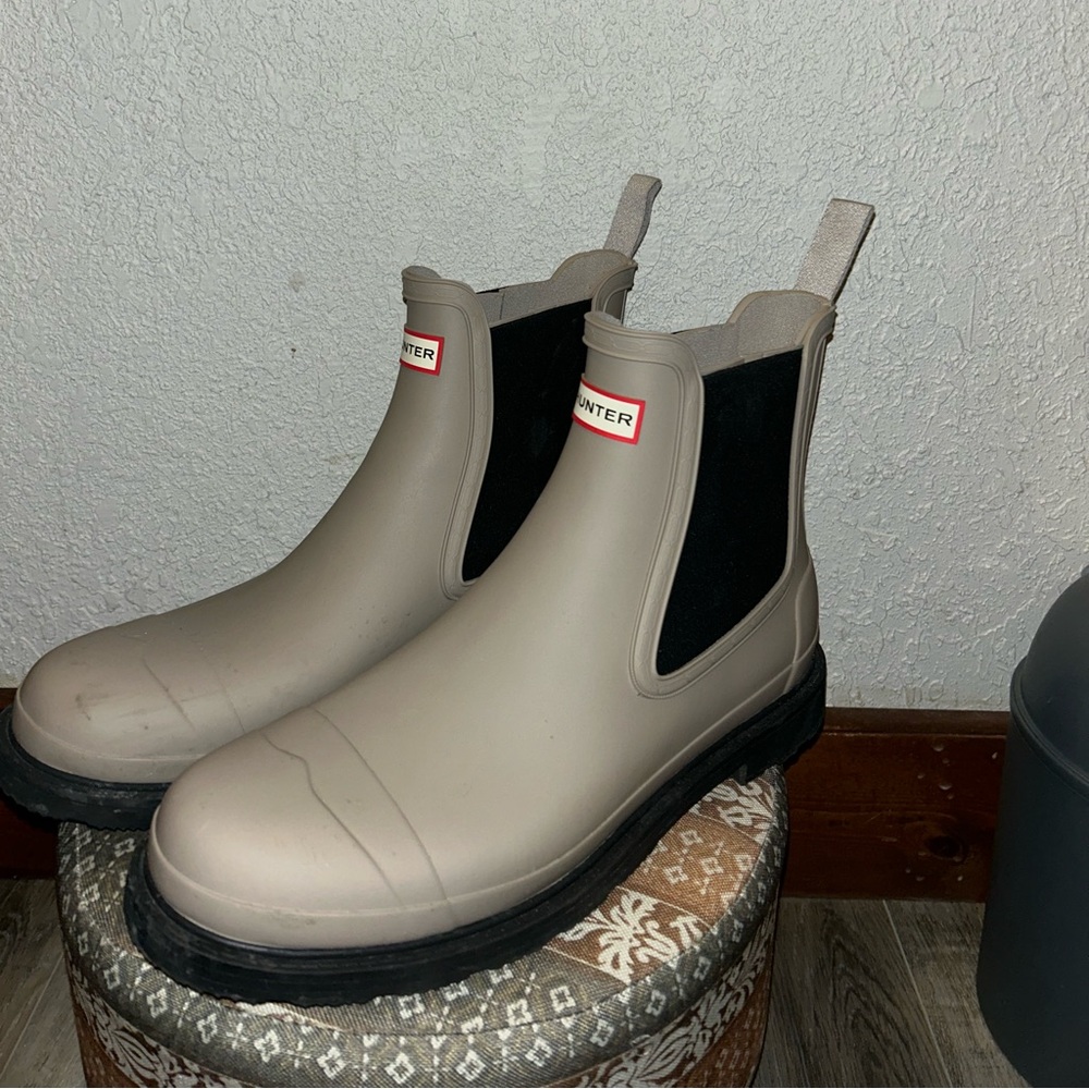 Men’s hunter boots, used a handful of times but in good condition.